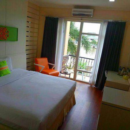 בנג'ארמאסין Hotel Victoria River View מראה חיצוני תמונה