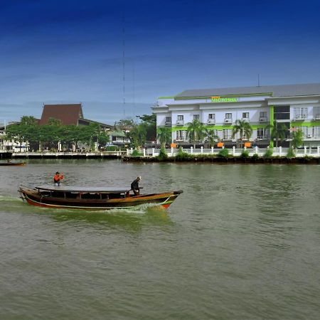בנג'ארמאסין Hotel Victoria River View מראה חיצוני תמונה