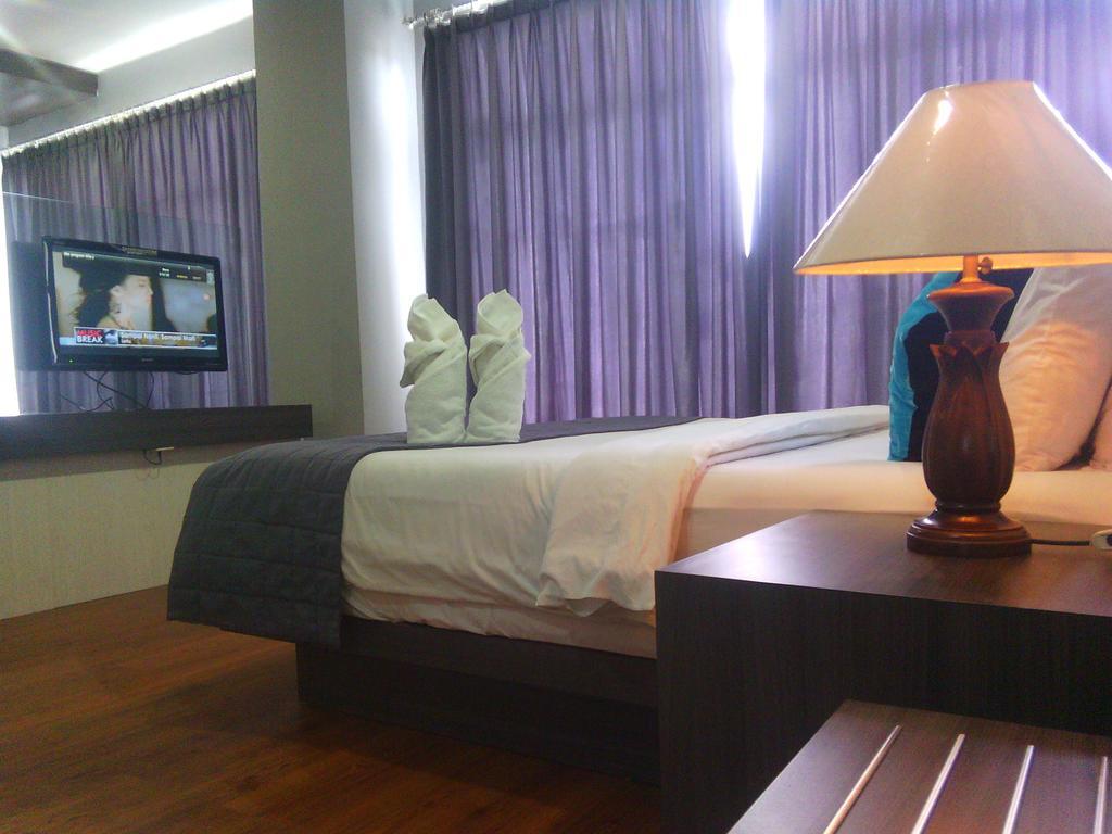 בנג'ארמאסין Hotel Victoria River View חדר תמונה