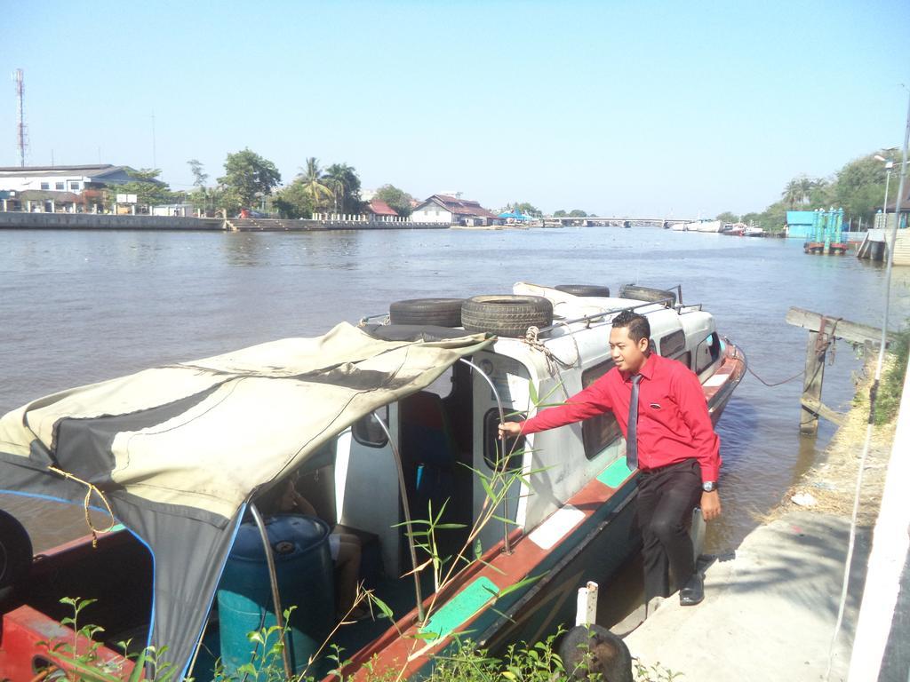 בנג'ארמאסין Hotel Victoria River View מראה חיצוני תמונה