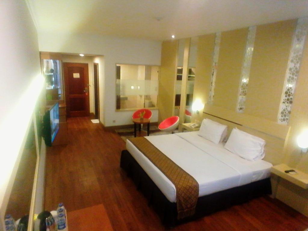 בנג'ארמאסין Hotel Victoria River View מראה חיצוני תמונה