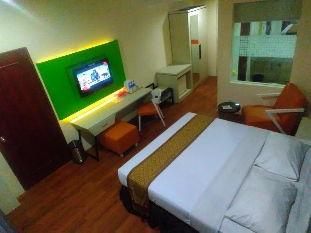 בנג'ארמאסין Hotel Victoria River View מראה חיצוני תמונה