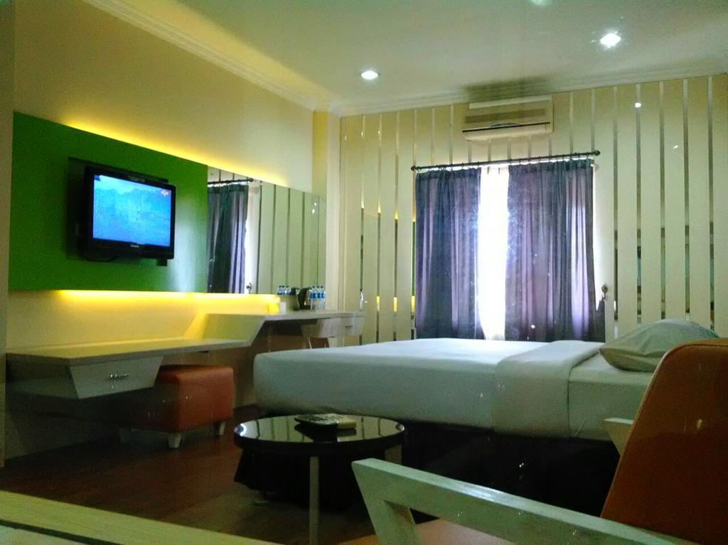 בנג'ארמאסין Hotel Victoria River View מראה חיצוני תמונה