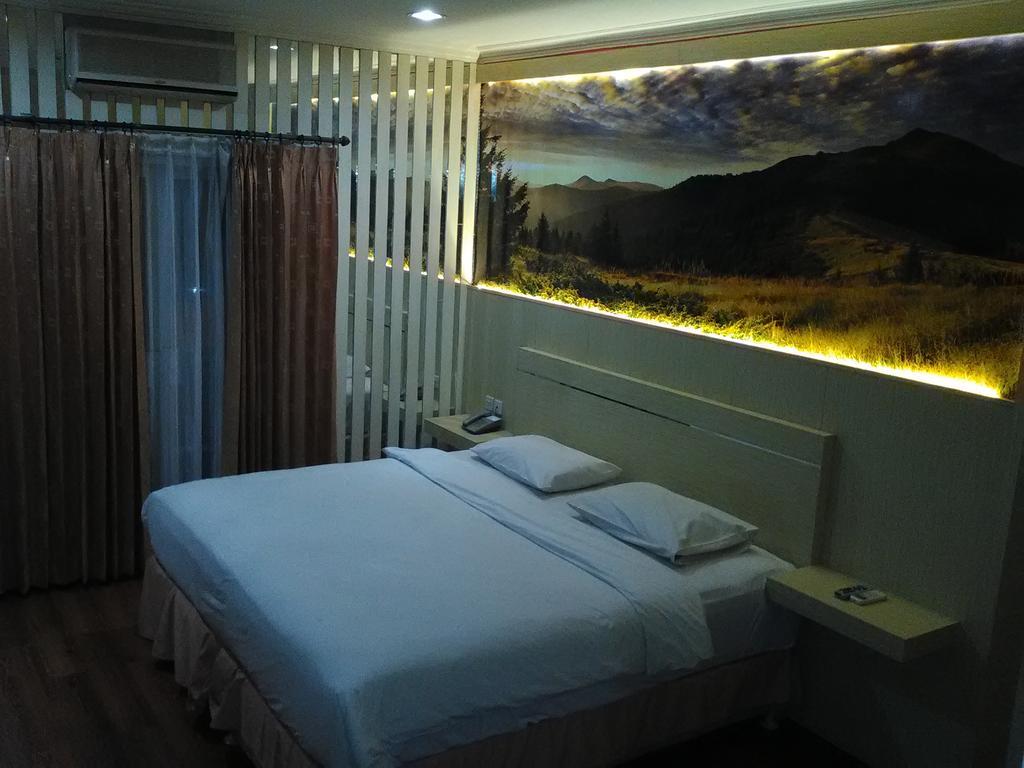 בנג'ארמאסין Hotel Victoria River View מראה חיצוני תמונה
