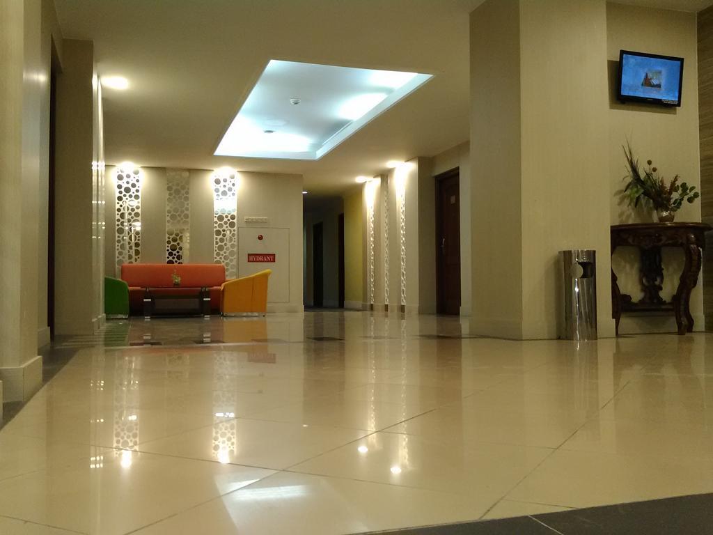 בנג'ארמאסין Hotel Victoria River View מראה חיצוני תמונה