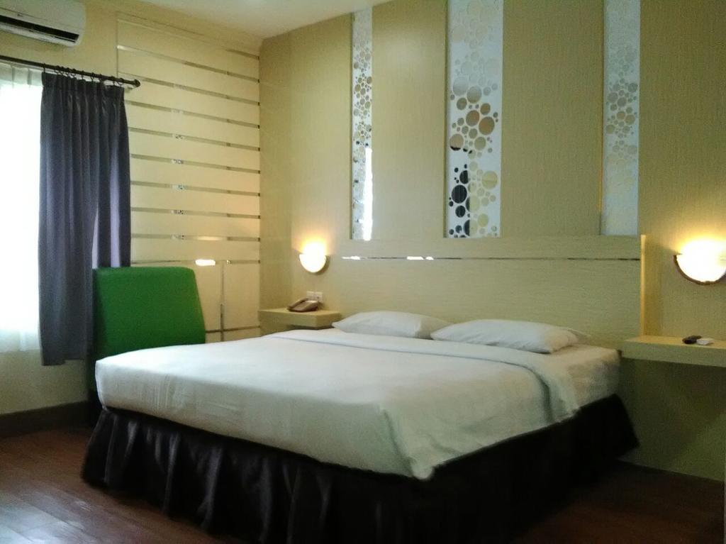 בנג'ארמאסין Hotel Victoria River View מראה חיצוני תמונה