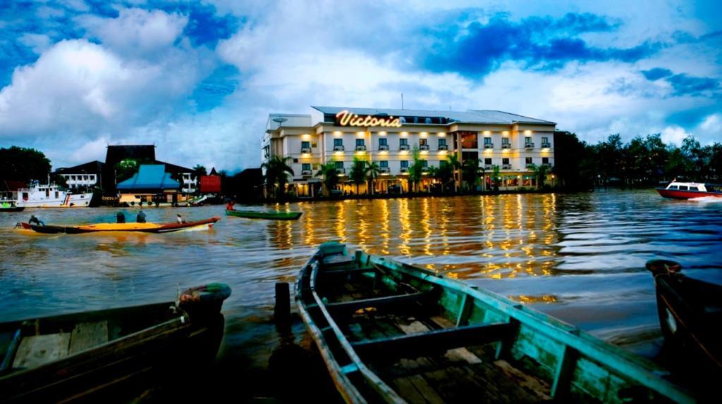 בנג'ארמאסין Hotel Victoria River View מראה חיצוני תמונה