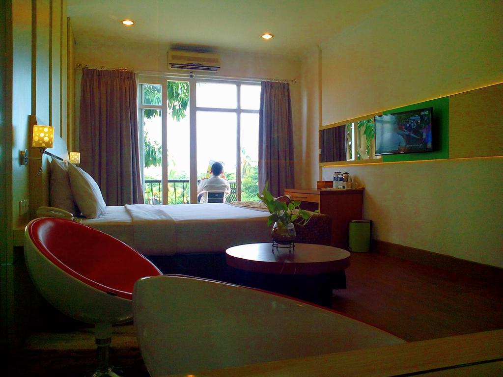 בנג'ארמאסין Hotel Victoria River View מראה חיצוני תמונה