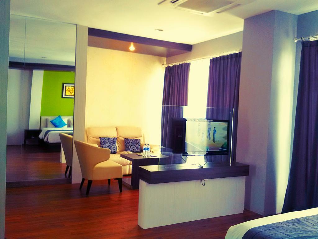 בנג'ארמאסין Hotel Victoria River View מראה חיצוני תמונה