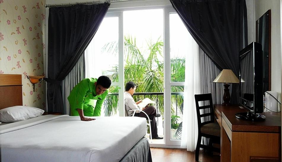 בנג'ארמאסין Hotel Victoria River View מראה חיצוני תמונה