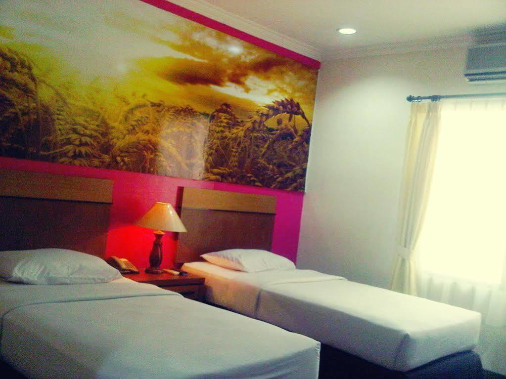 בנג'ארמאסין Hotel Victoria River View מראה חיצוני תמונה