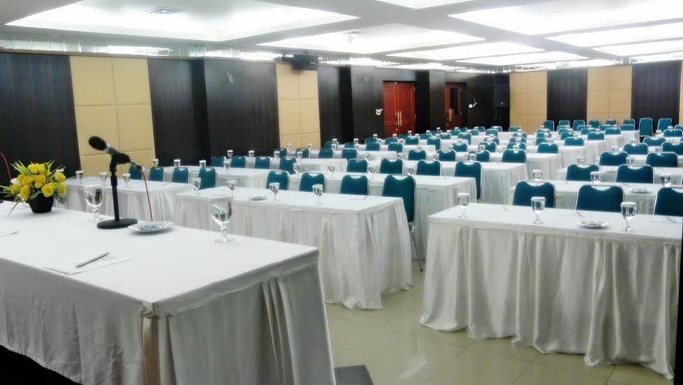 בנג'ארמאסין Hotel Victoria River View מראה חיצוני תמונה
